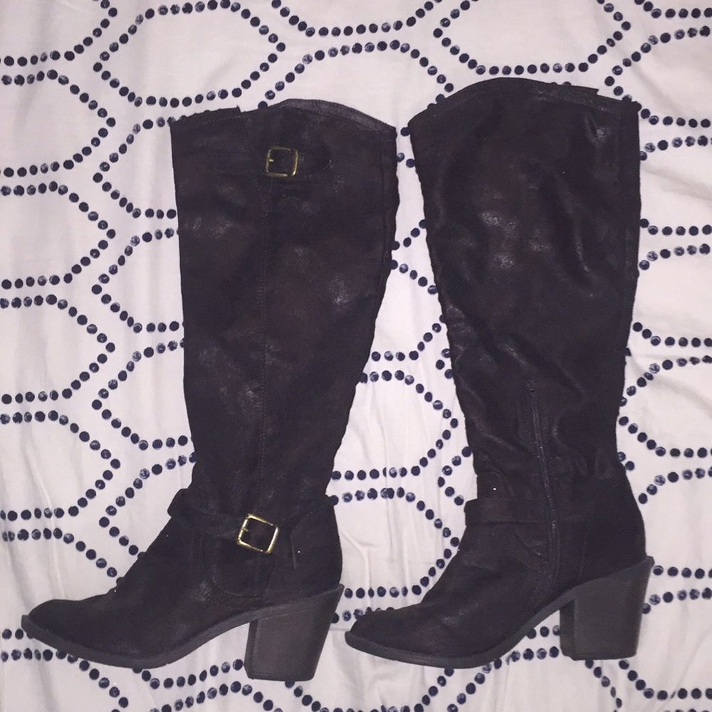 Dark brown suede boots. Size 8. Great condition